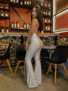 emily_yeon Love and friendship টি ছবি