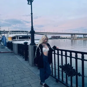 JessicaHoffmann Walking รูป  3