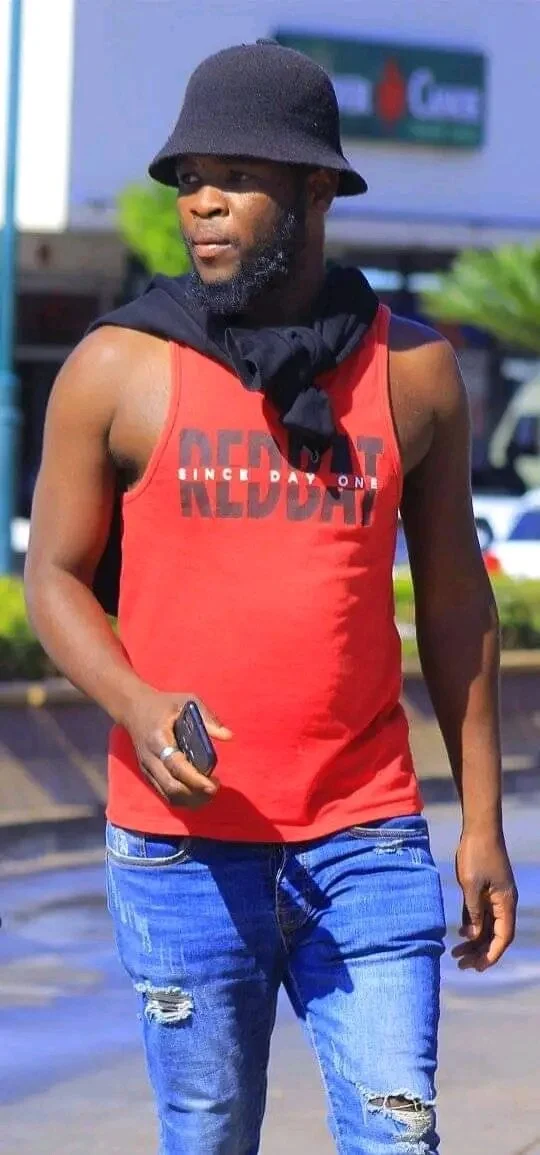 Foto  7687 de Longdick244 – em alta