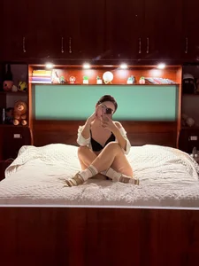 AmayaDominique: Public ( 6 фото)