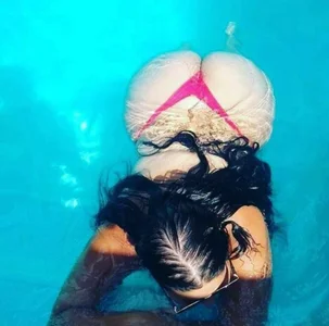 Lola-Zingara Public Pic 7