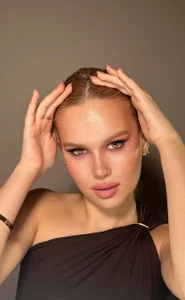 Ella-Ley Public Pic 2