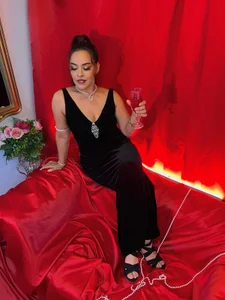 Dare to cross the line… I promise it's worth it 😏 de Lizeth_Bels  6 Imagens