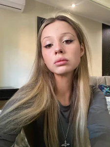 MollyOpenDoors Public Pic 3