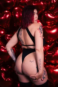 Alana_2916_ red and black girl Foto 3