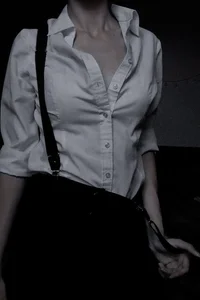 Dilara_Kiss_ Public Pic 4