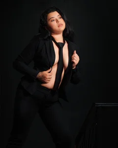 mia_blake___ Your girl in a suit🖤 Billede 2