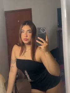 Isadora_ryu Bitch dressed in black🥵 . fénykép