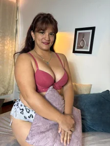 Love Me de HoneiiQueen  Imagens