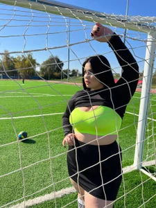 Nikki_Kardashianwhat could make football much hotter if it wasn't me?图片 2