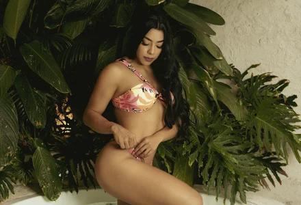 Leah_Evans3 New location♥ Pic 2