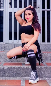 kimCosseyy: sunbathing. and my neighbors are snooping around ( фото)