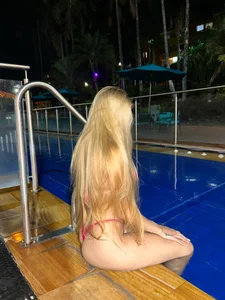zaraquiinnのDo you like my swimsuit? 👙🔥の枚の写真