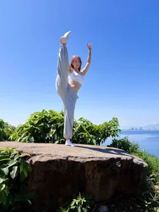FlexibleDoll_ Fresh air and light breeze❤️🩵 Pic