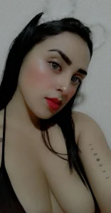 bella930303 Public Pic 4