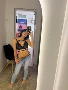 little_sophie18 You help me ? 🍑 Foto 2