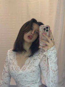 LouiseChavez: vibe check ( 2 фото)