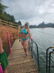 violet-grey Out for a stroll Pic 3