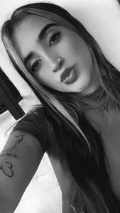 Violet_Miller01 Temptation in its purest form.” 🔥💋 Foto