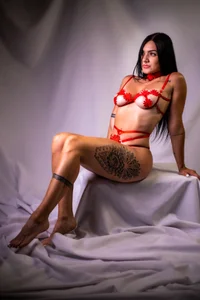 Charlotte In Red od charlottewhitte  3 snímek