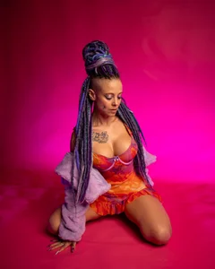 EdgesOfReality that pink dress Bilde 2