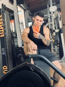 logan_smith Public صورة واحدة|logan_smith Public صورتان|logan_smith Public  صور|logan_smith Public  صورة