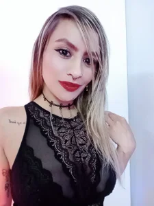 Ariana-Reina Public Pic