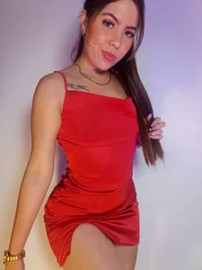 Charlottedioletのyour sexy damsel in redの 2枚の写真