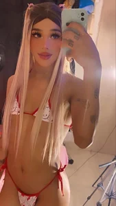 sabrinamossii 💘  2টি ছবি