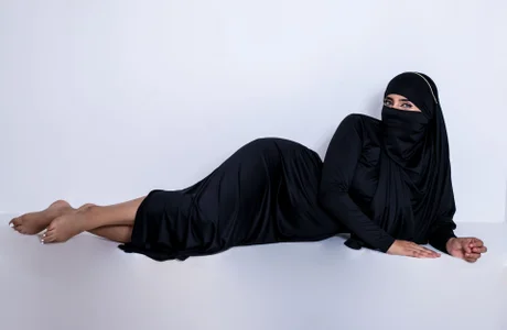 Jasmin_hamdan Sometimes temptation takes the form of a message Immagine  6