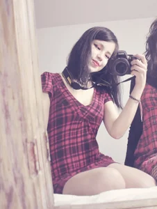 Akane-Mou Posing 圖片