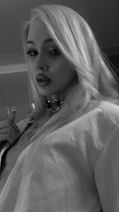 ManiFreyja 17 Pic