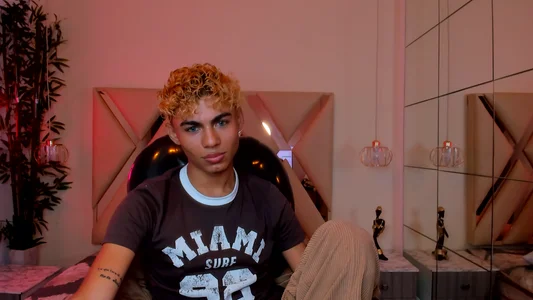 Anyelo_Twink Hi, Happy Halloween зображення