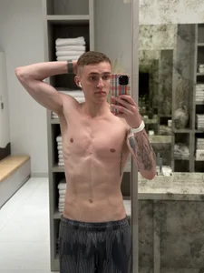 It's me de crazybottom99  6 Imagens