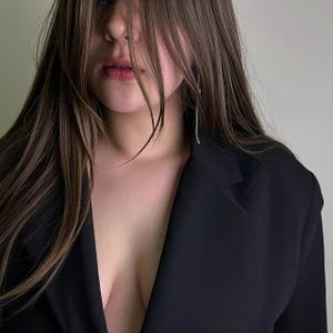 Chloee_White black outfit 👀💖 Pic