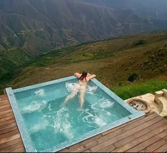 Saraarouusee enjoying my day Immagine 