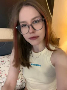 do these glasses look good on me? od MaliaBourraine  2 snímek