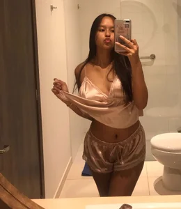 Emilybateee Public зображення 4