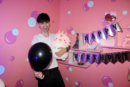 My Birthday🎉🎁🎉🎁🎉 od JaremyHarris  3 snímek