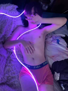 SerafimPfizer Neon Foto 6