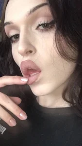 angel_wavee Public Pic 3