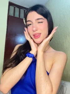 Emily-hottsonDO U LIKE MY COLOR? 🍓❤️‍🔥图片 2