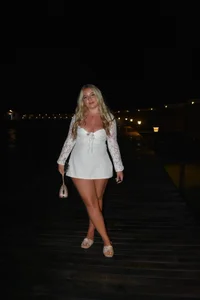 Oliviaabluee Public slika