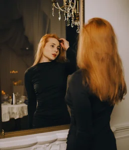 Fish_in_tapki Lady in black صورة واحدة|Fish_in_tapki Lady in black صورتان|Fish_in_tapki Lady in black  3 صور|Fish_in_tapki Lady in black  3 صورة