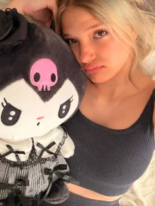 Zdjęcia Carolini_i My new toy😾:  2