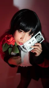 Akane_Hikari_のCosplay Yumeko Jabami♦️♣️♥️の 2枚の写真