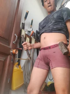 gigolopez1 Horny in the tool room Pic 3