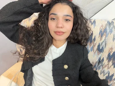 BrendaBennett Too good a mood to hide 😏 - {count, plural, one {תמונה אחת} two {שתי תמונות} many {# תמונות} other {# תמונות}}