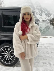 AndreaPink2024のWhite coatの 8枚の写真