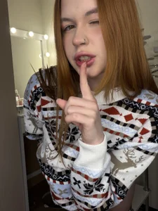 HeatherNextDoor Your most desired gift this year😏✨ Hình